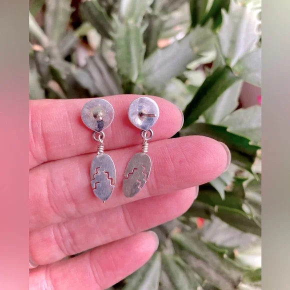 ❤️ Native American handcrafted feather post earrings - Picture 2 of 5